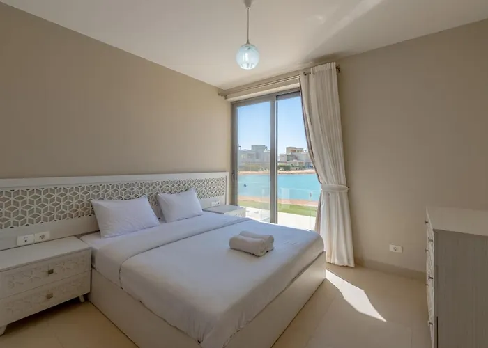 Ascot Bay, Premium 5br Lagoon House & Pool In Tawila, El Gouna Villa