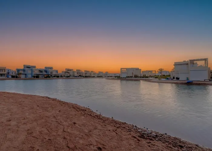 Ascot Bay, Premium 5br Lagoon House & Pool In Tawila, El Gouna Villa *